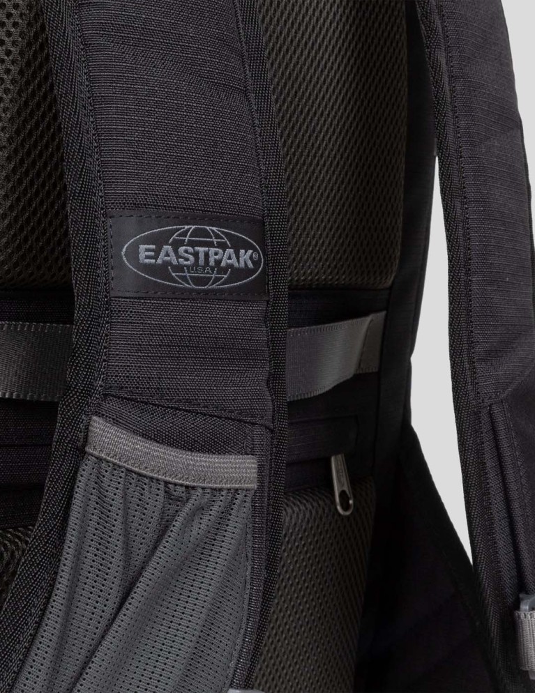 Mochila EASTPAK out safepack black